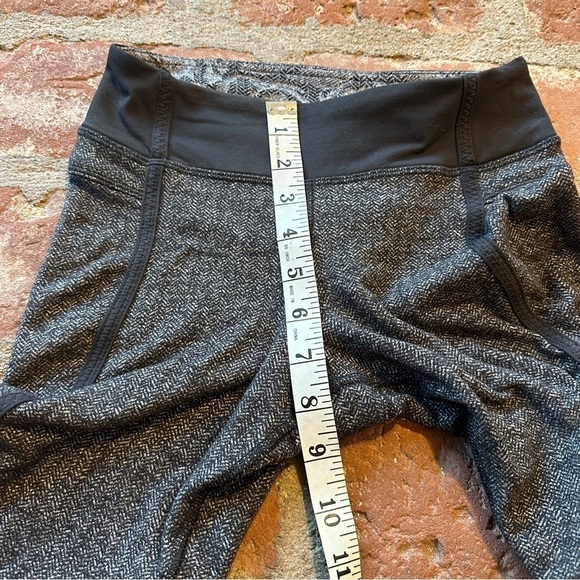Lululemon Wunder Under Black Gray Herringbone Textured Leggings Women's size 2 - Picture 14 of 16